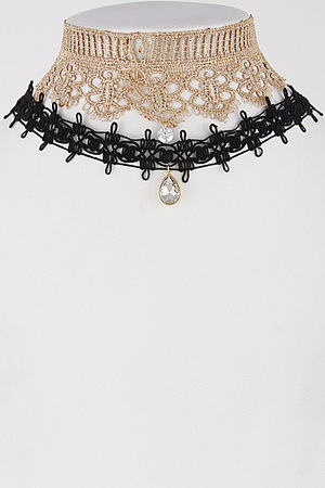 Thick Lacey Flower Choker With Stone 6LBA5